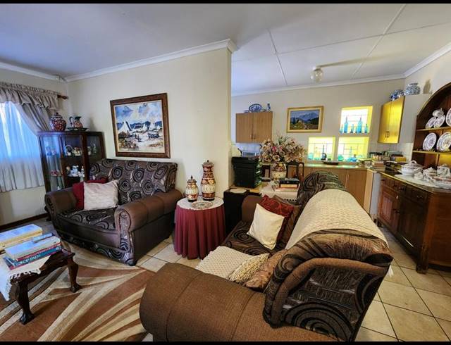 2 BEDROOM TOWNHOUSE FOR SALE IN CLARINA